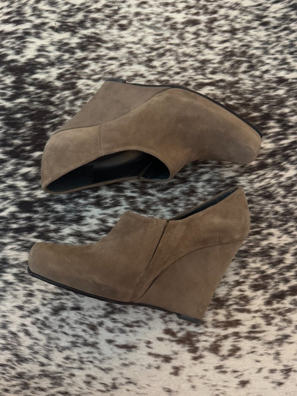 Stuart Weitzman Taupe Suede Wedge Ankle Booties Size 7